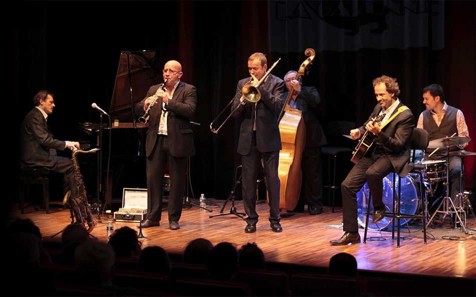 swing-up Association